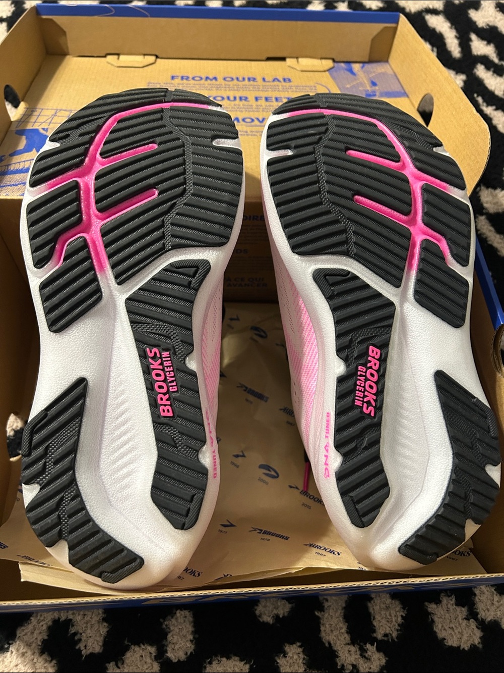 Brooks Women's Running Shoes - White, Pink & Black brand new never worn in box - Picture 2 of 5